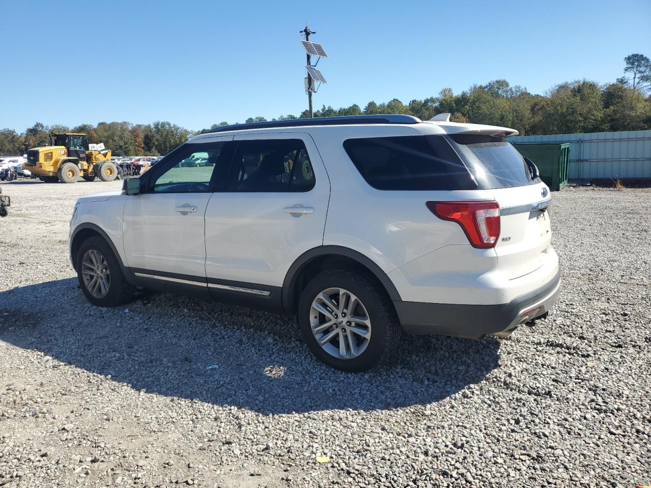 2016 Ford Explorer Xlt - Фото 2