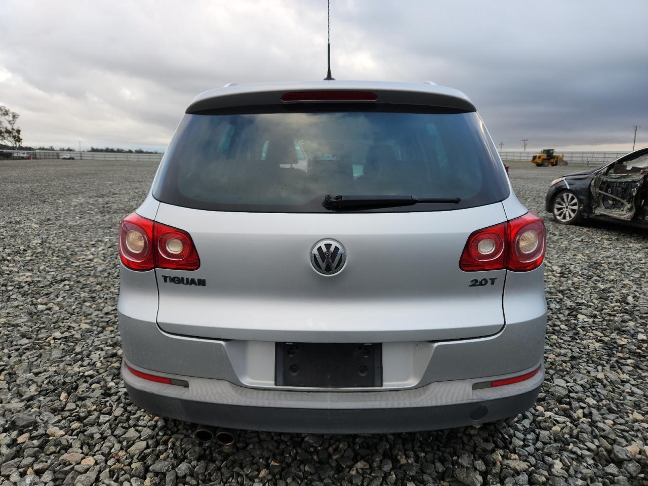 2011 Volkswagen Tiguan S - Image 6