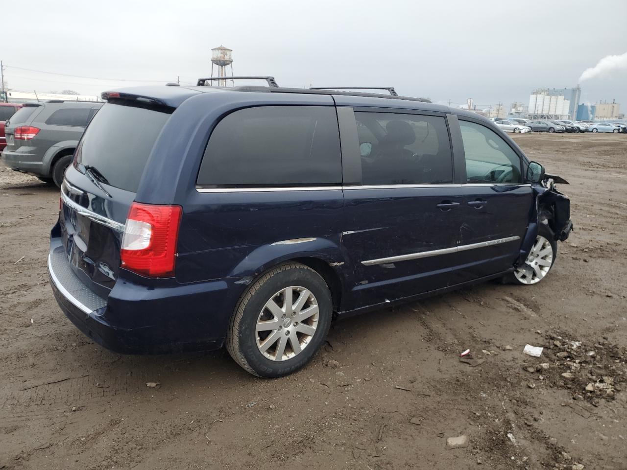 2016 Chrysler Town & Country Touring - Фото 3