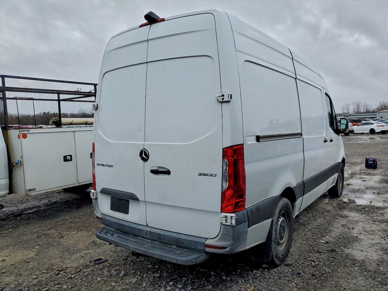 2021 Mercedes-Benz Sprinter 2500 - Фото 3