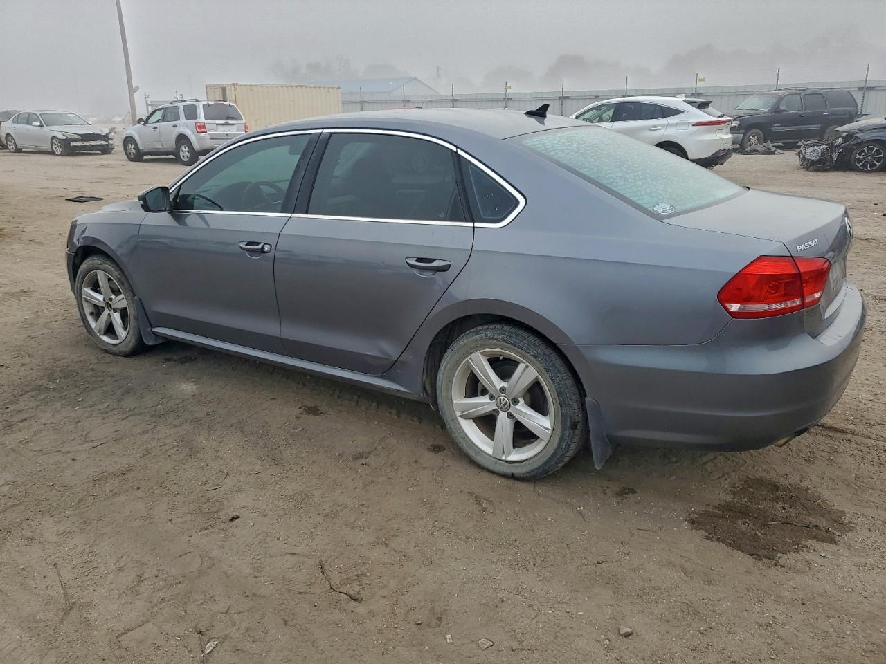 2015 Volkswagen Passat S - Фото 2