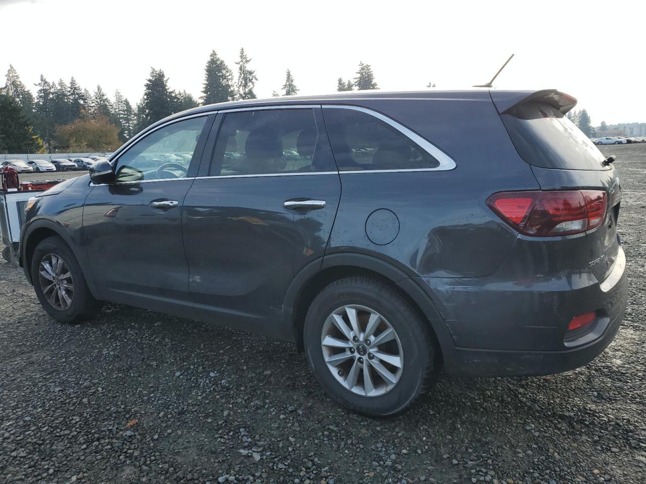 2019 Kia Sorento L - Image 2