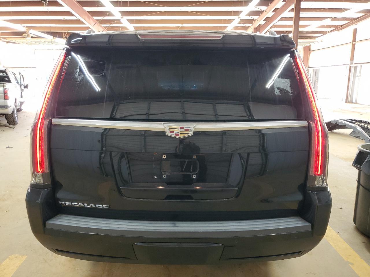 2015 Cadillac Escalade Luxury - Image 6