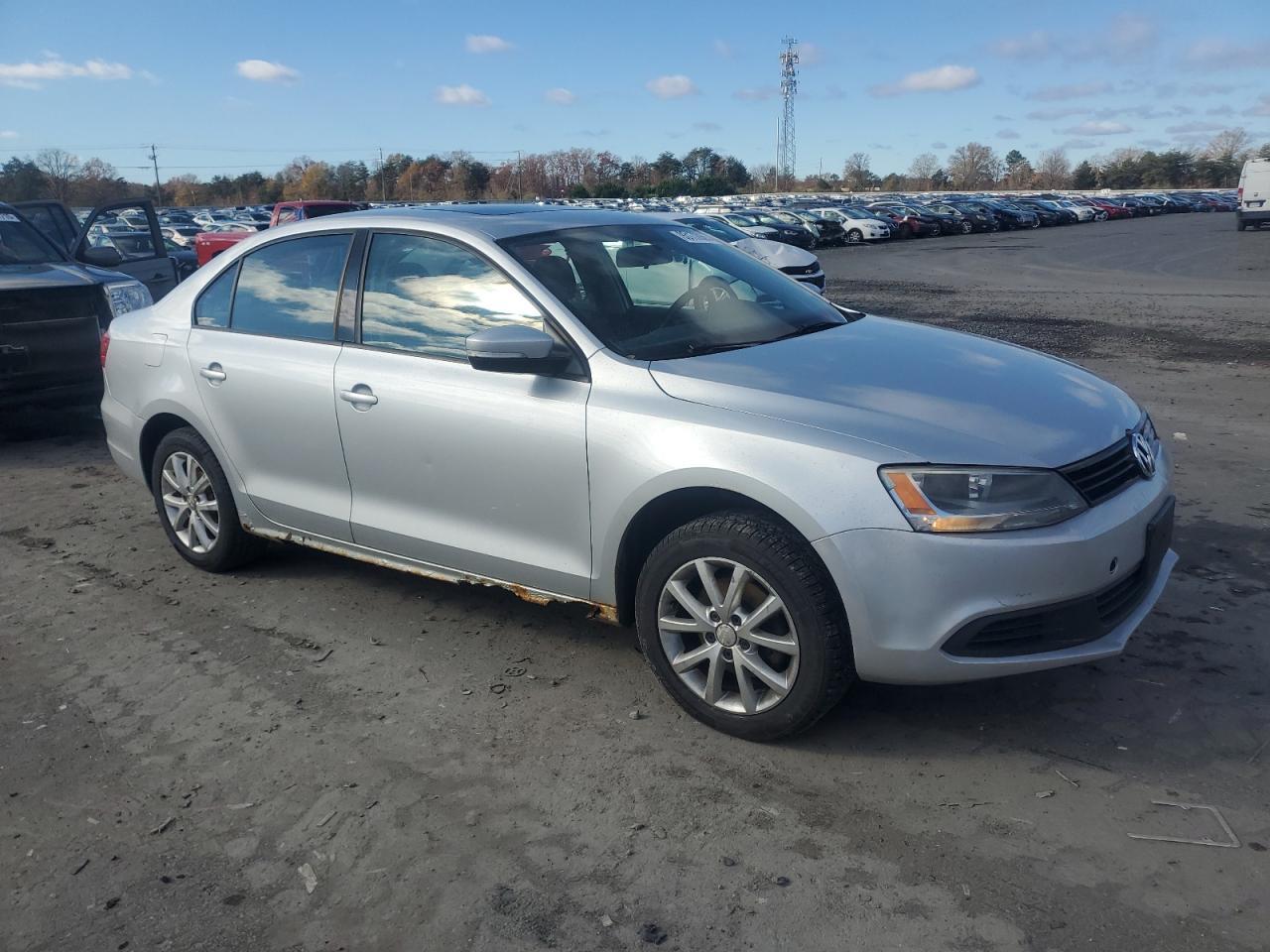 2011 Volkswagen Jetta - Image 4