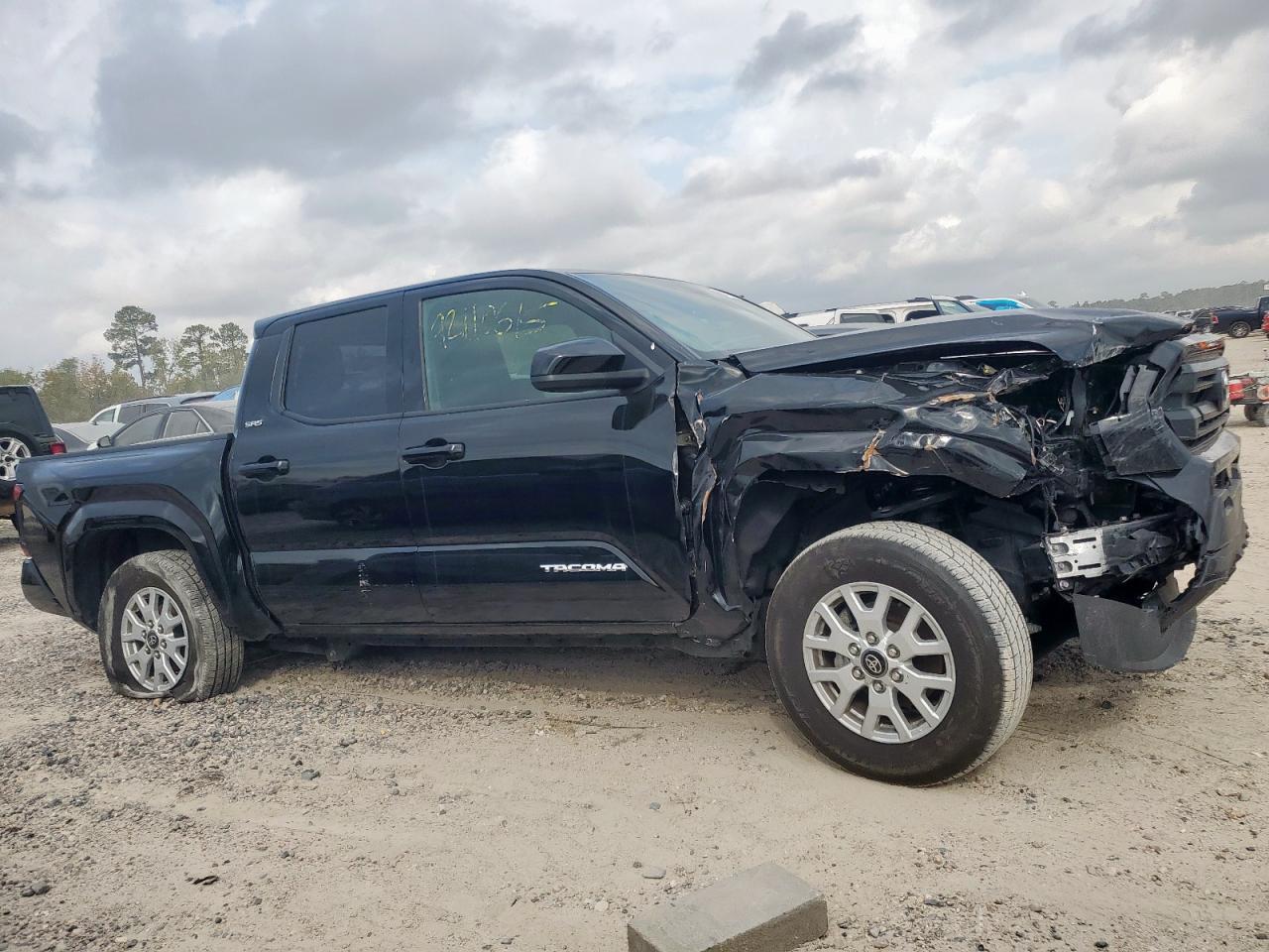 2025 Toyota Tacoma Double Cab - Image 4