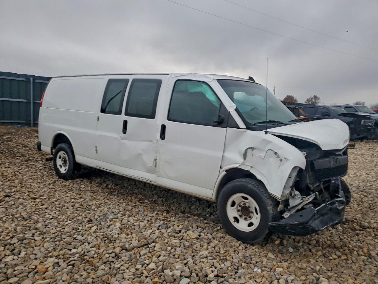2017 Chevrolet Express G3500 - Фото 4
