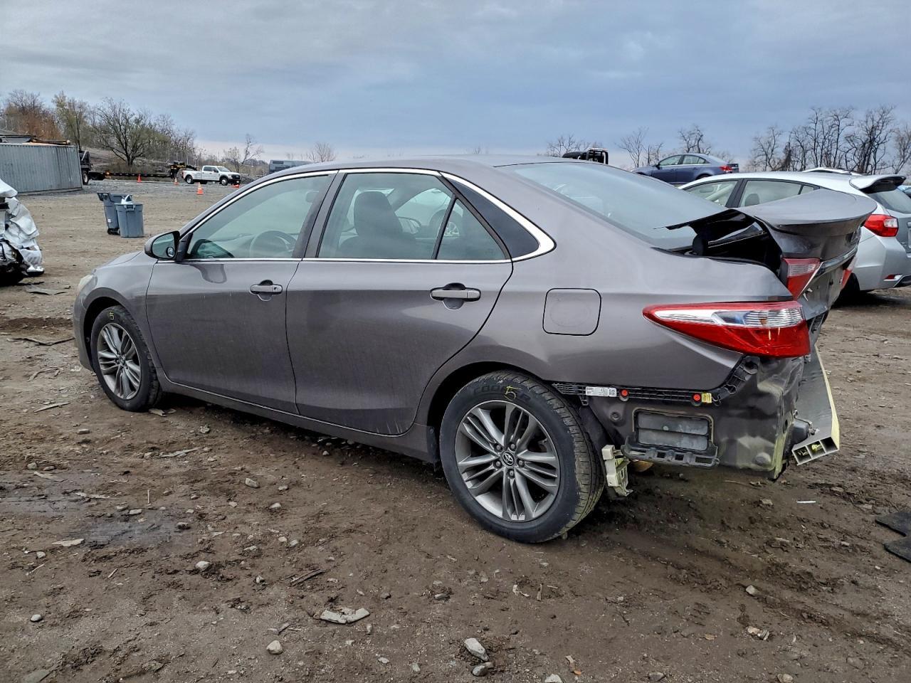 2015 Toyota Camry Le - Фото 2