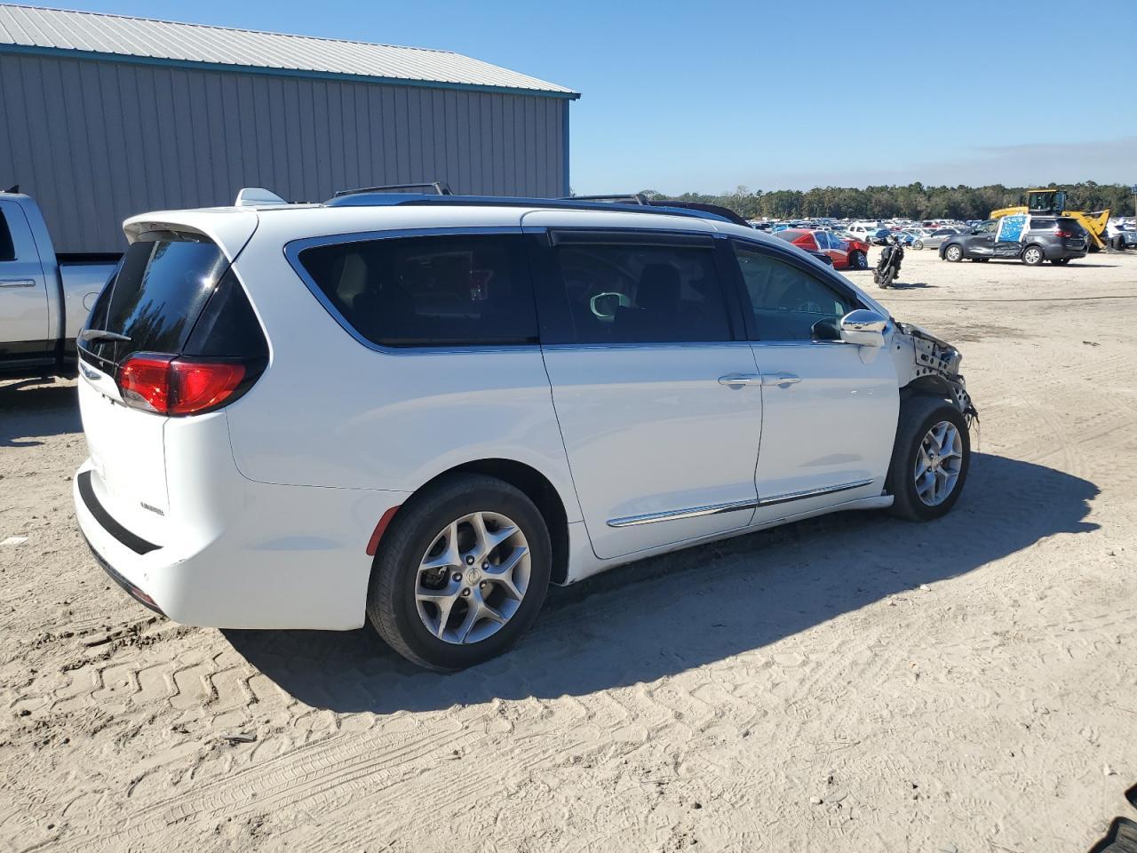 2020 Chrysler Pacifica Limited - Image 3