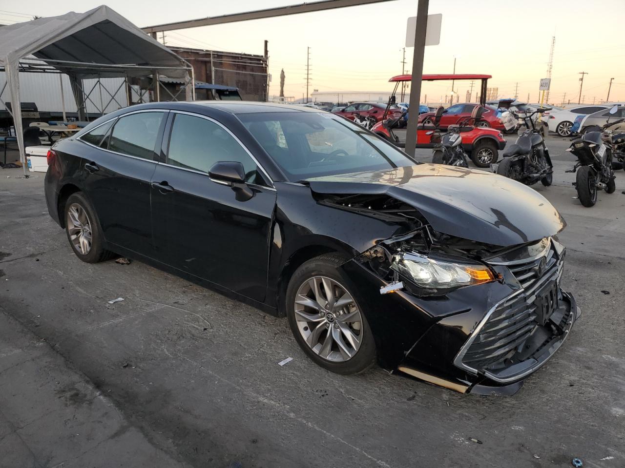 2022 Toyota Avalon Xle - Фото 4