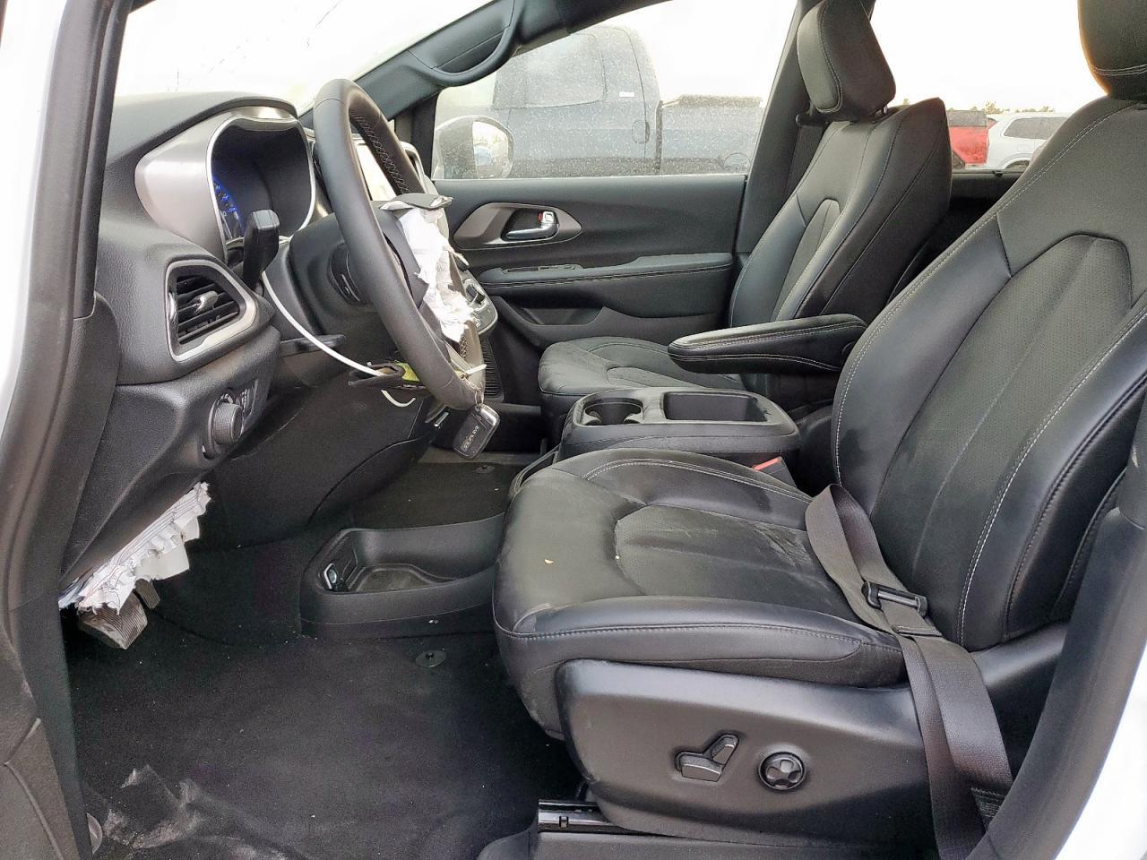 2025 Chrysler Voyager Lx - Фото 7