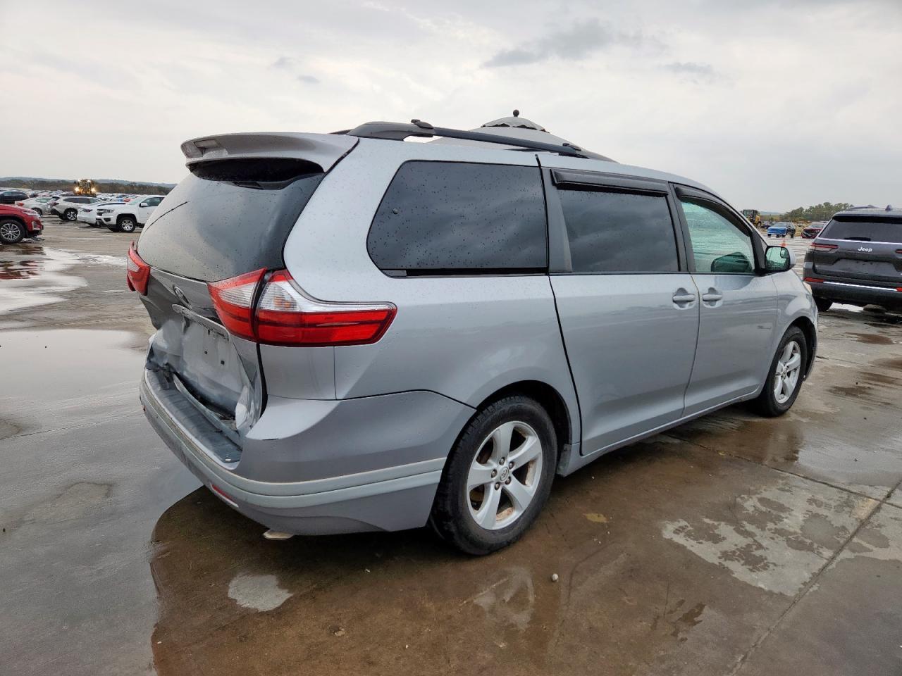 2015 Toyota Sienna Le - Фото 3