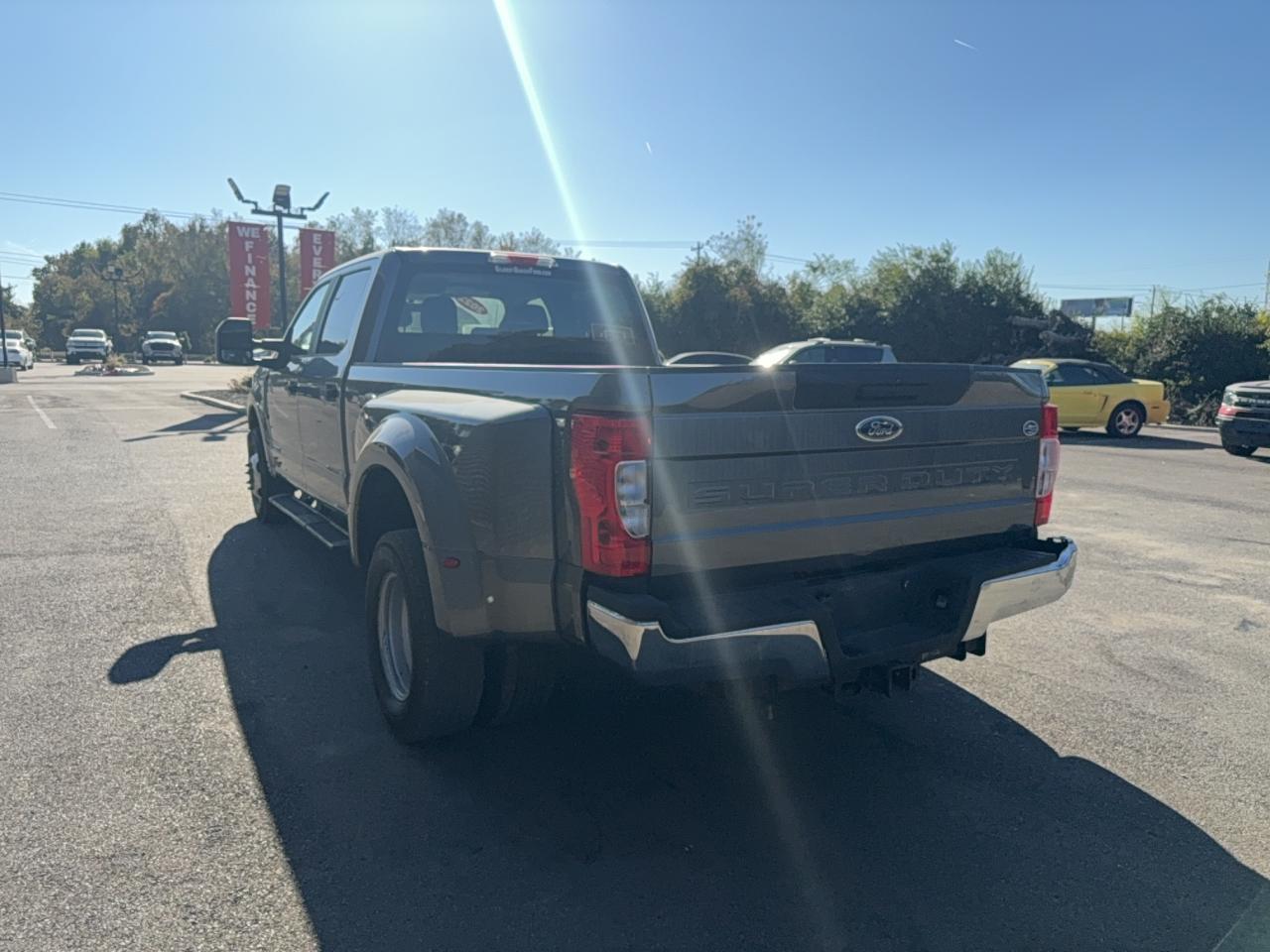 2022 Ford F350 Super Duty - Image 3