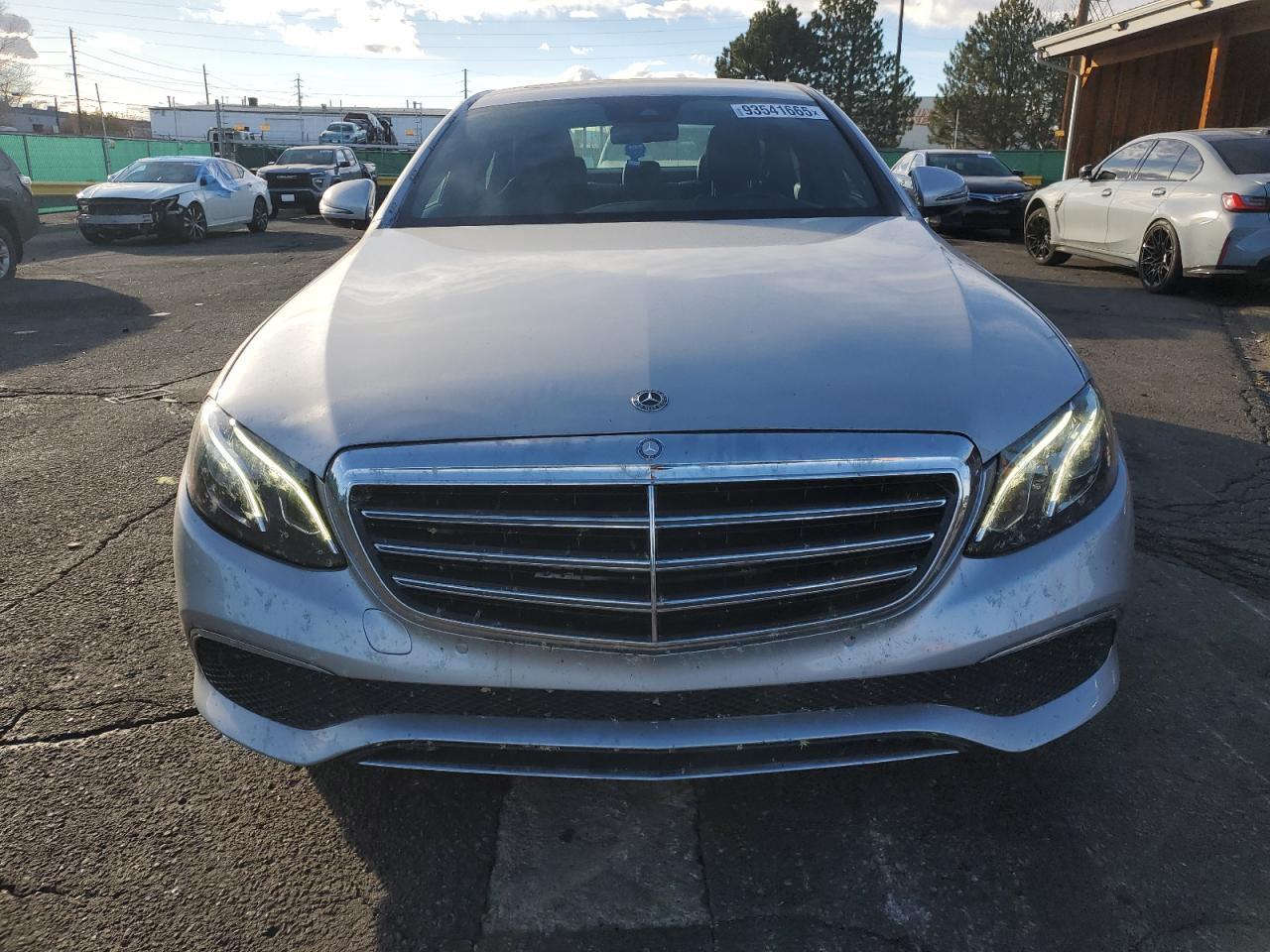 2018 Mercedes-Benz E 400 4Matic - Фото 5