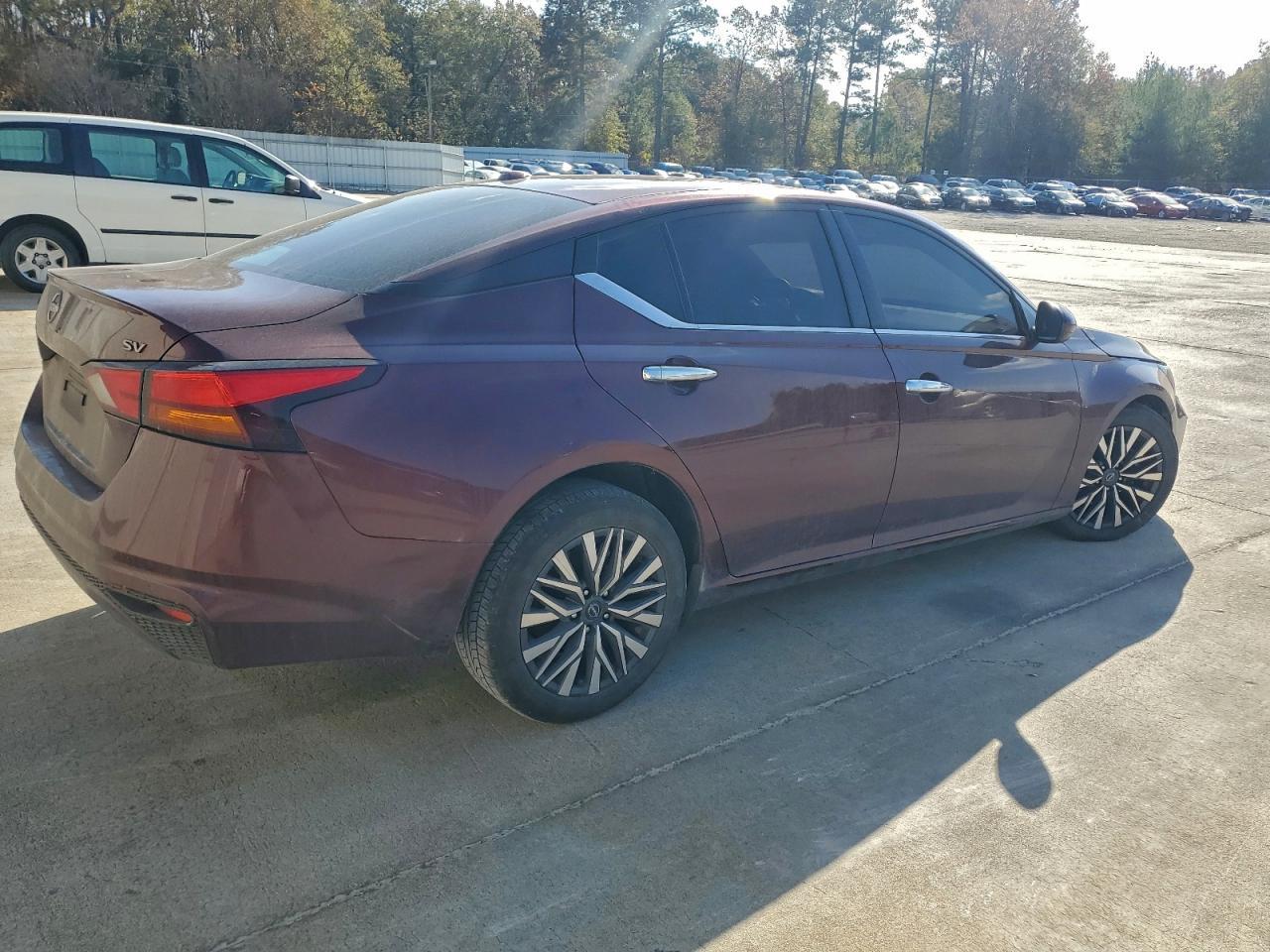 2023 Nissan Altima Sv - Image 3