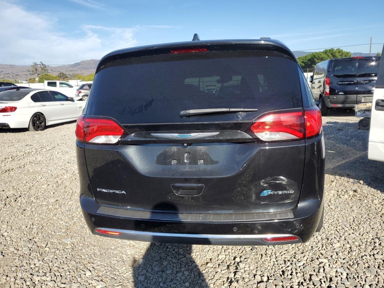2018 Chrysler Pacifica Hybrid Limited - Image 6