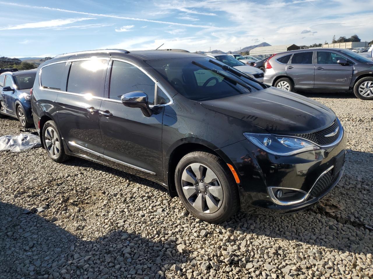 2018 Chrysler Pacifica Hybrid Limited - Image 4