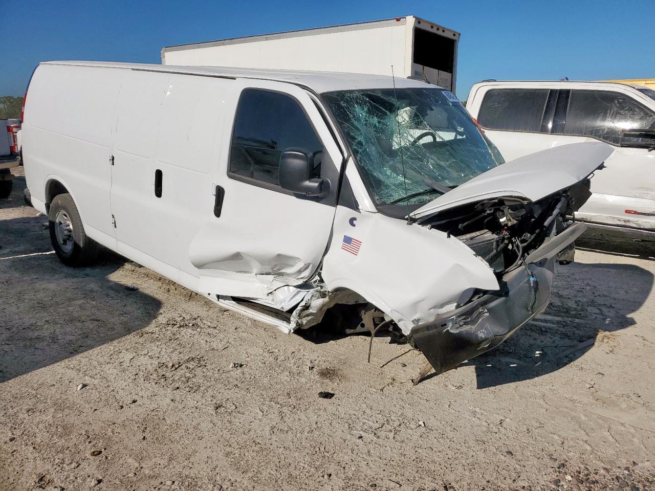 2024 Chevrolet Express G3500 Delivery Van - Фото 4