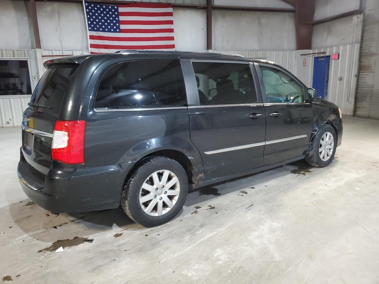 2013 Chrysler Town & Country Touring - Image 3