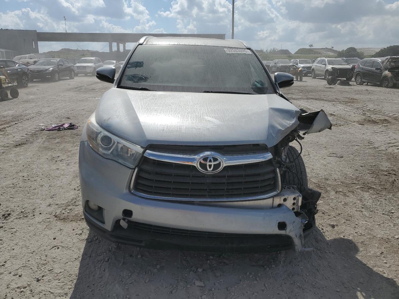 2016 Toyota Highlander Xle - Image 5