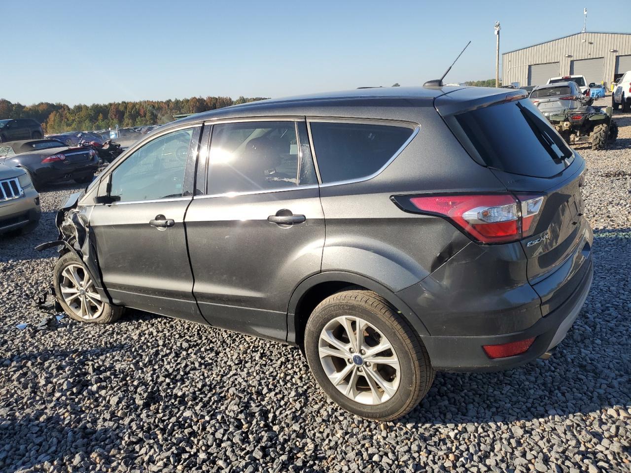 2017 Ford Escape Se - Фото 2