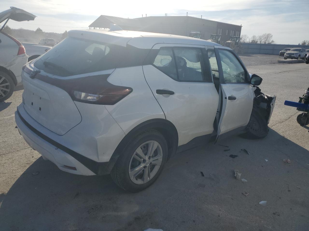2022 Nissan Kicks S - Фото 3
