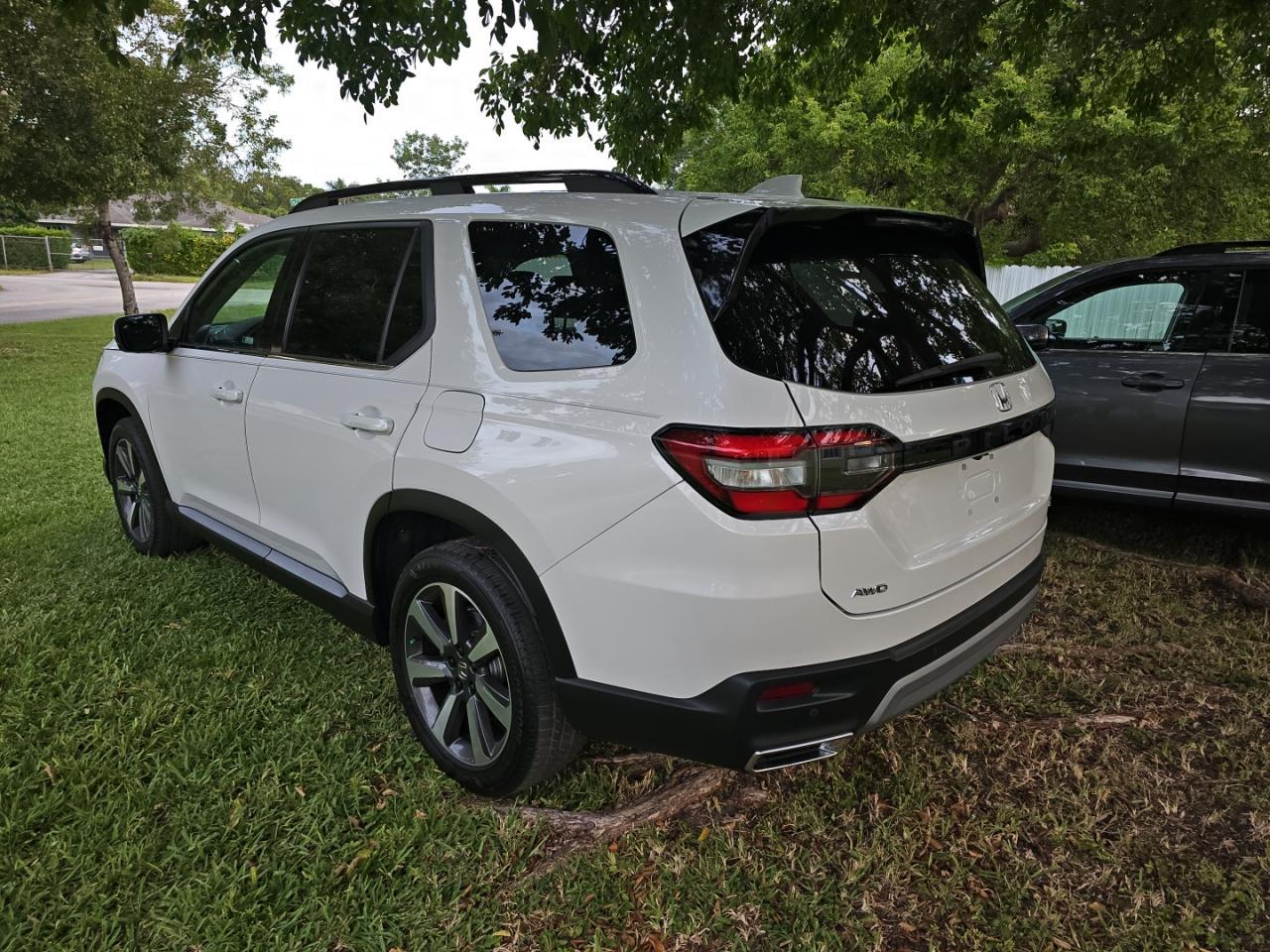 2024 Honda Pilot Elite - Image 3