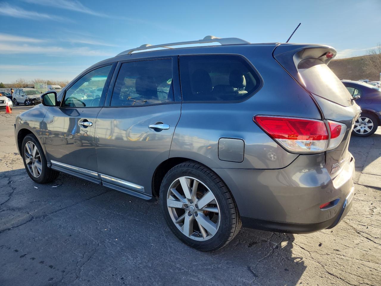 2016 Nissan Pathfinder S - Фото 2