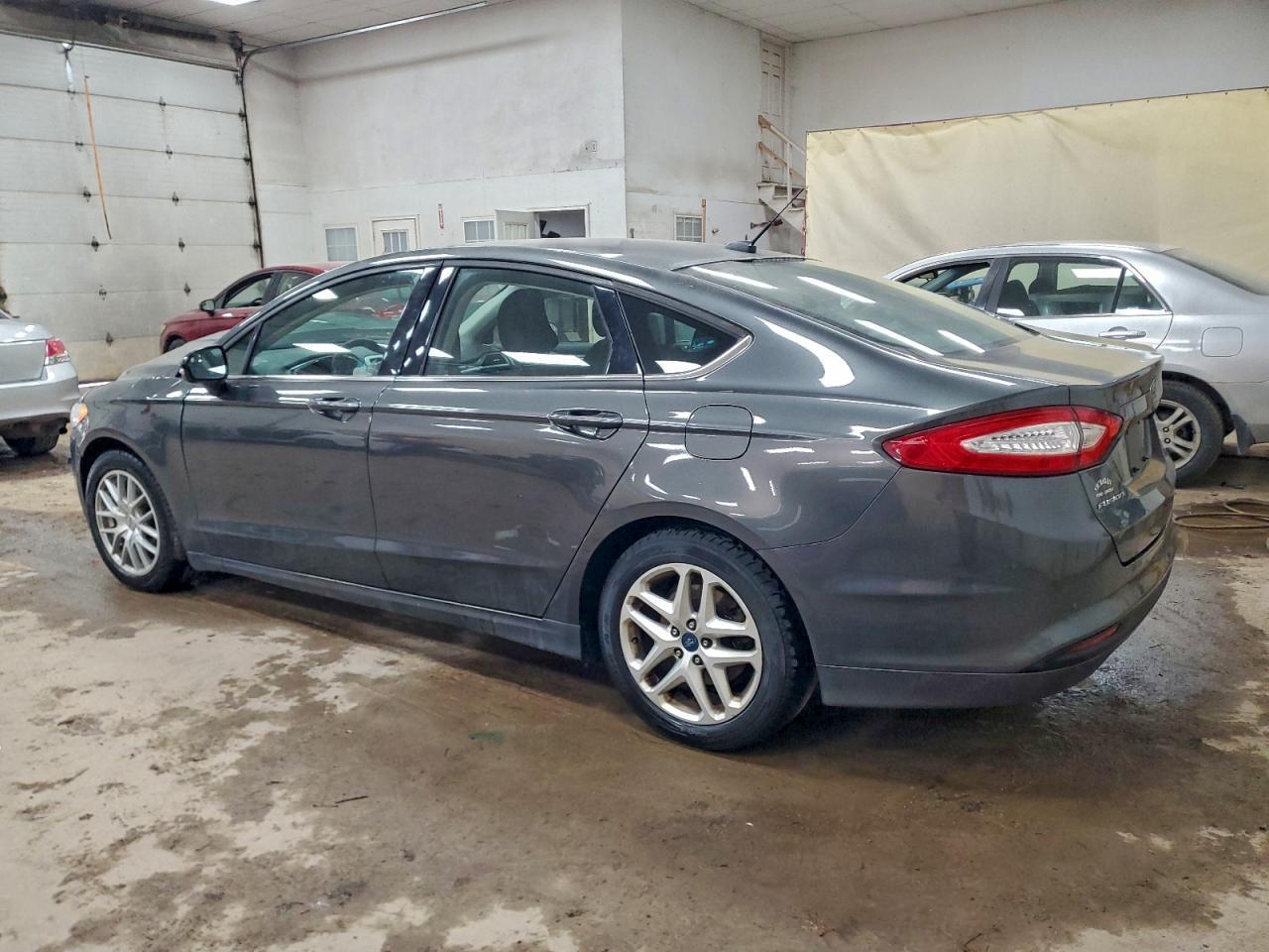 2016 Ford Fusion Se - Фото 2