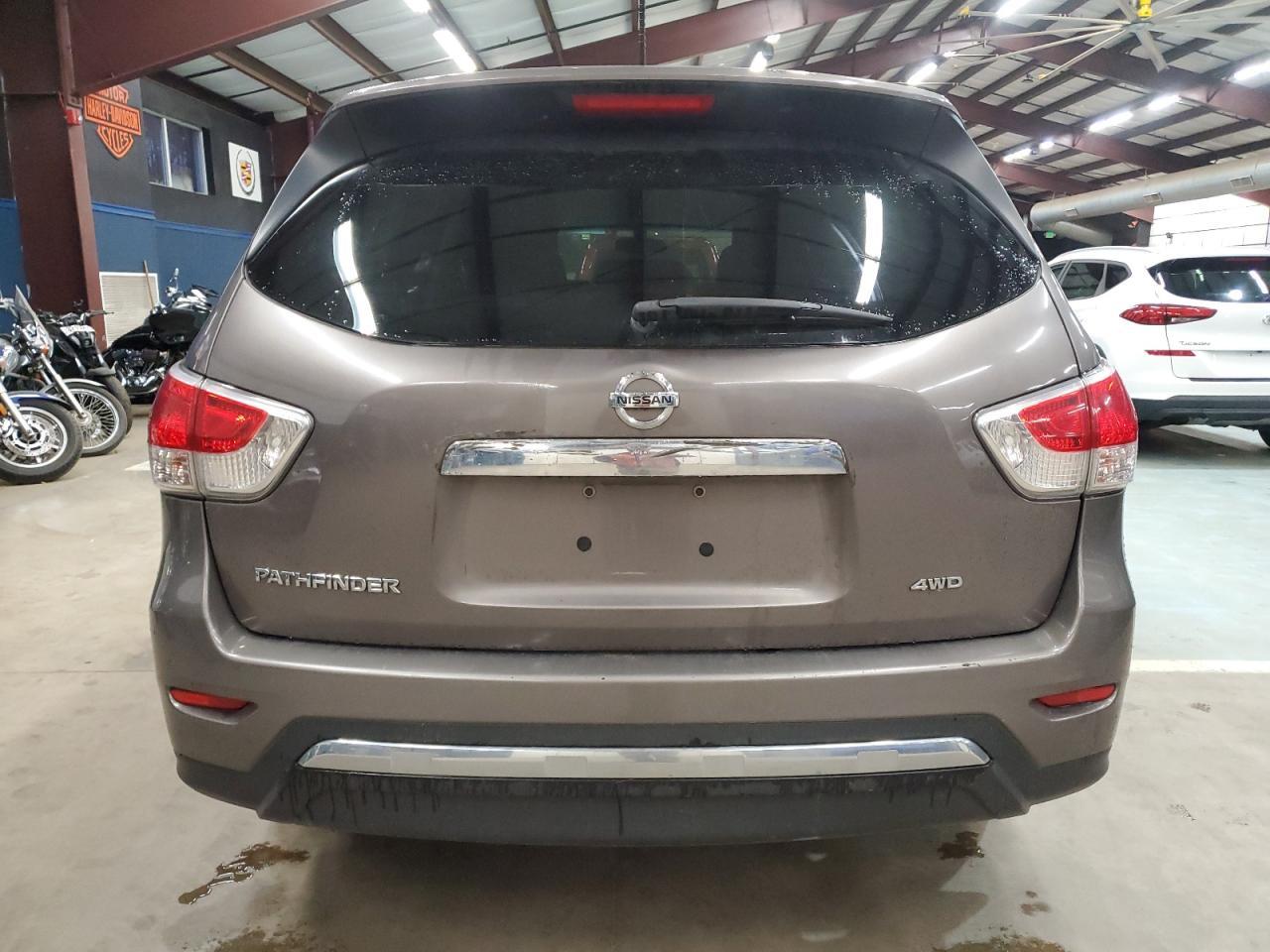 2014 Nissan Pathfinder S - Image 6