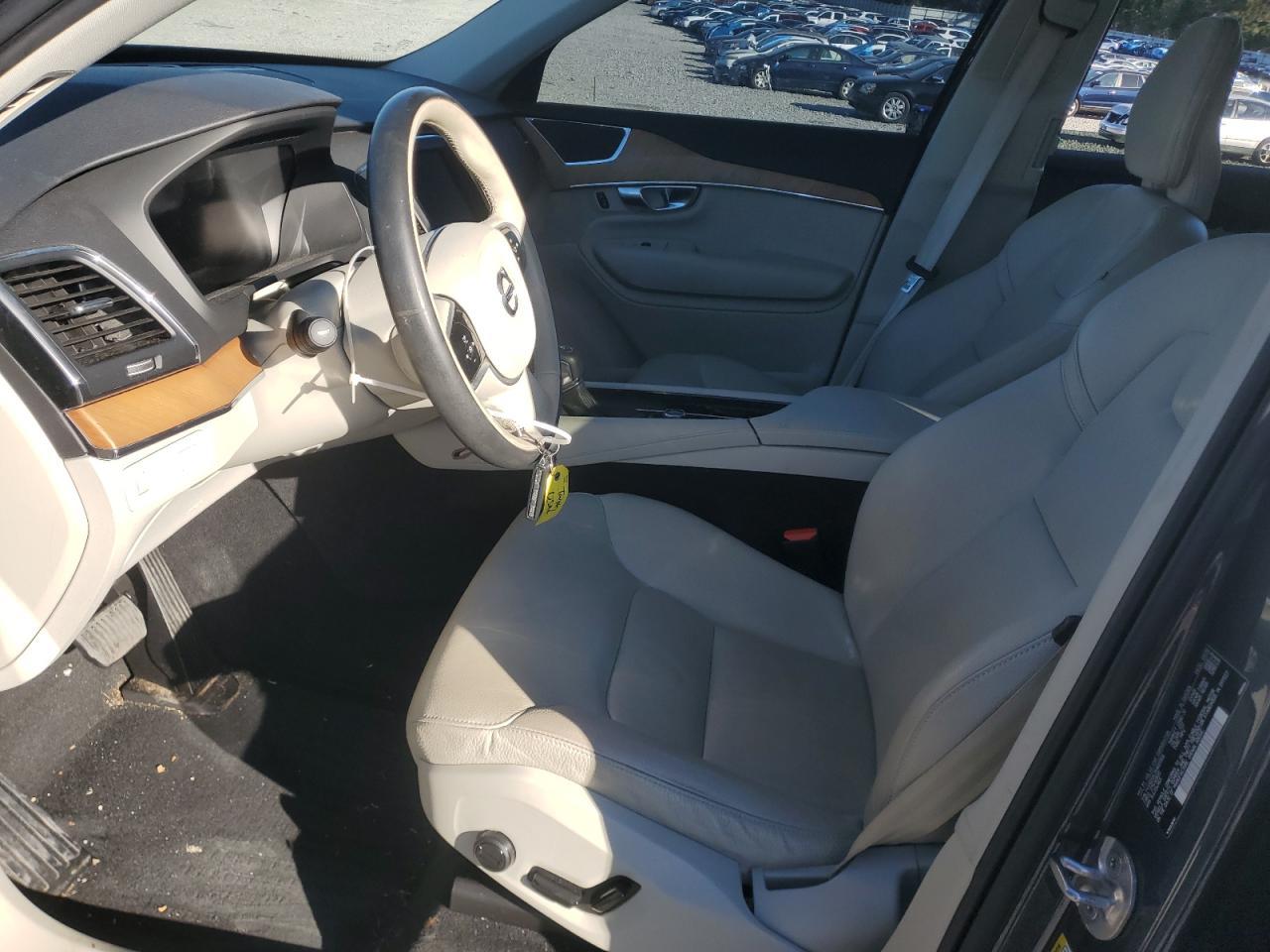 2022 Volvo Xc90 T5 Momentum - Image 7