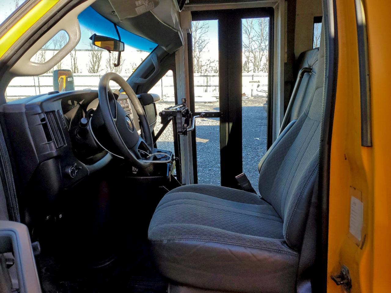 2016 Chevrolet Express School Bus - Фото 5