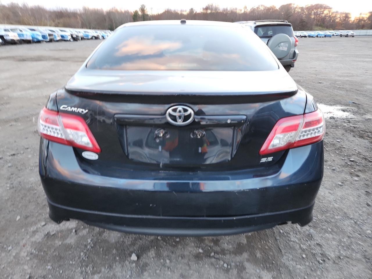 2011 Toyota Camry Base - Фото 6