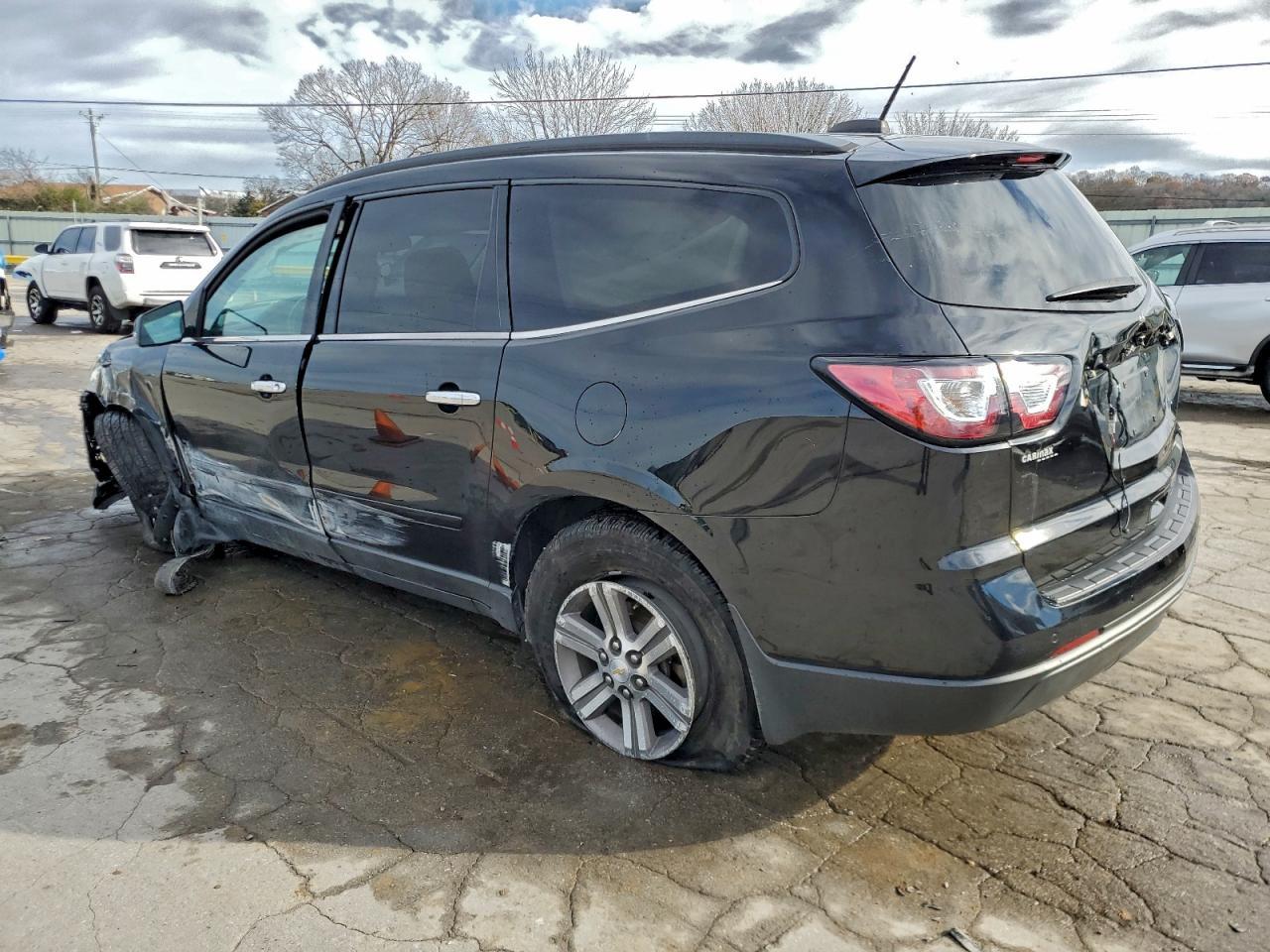 2017 Chevrolet Traverse Lt - Image 2