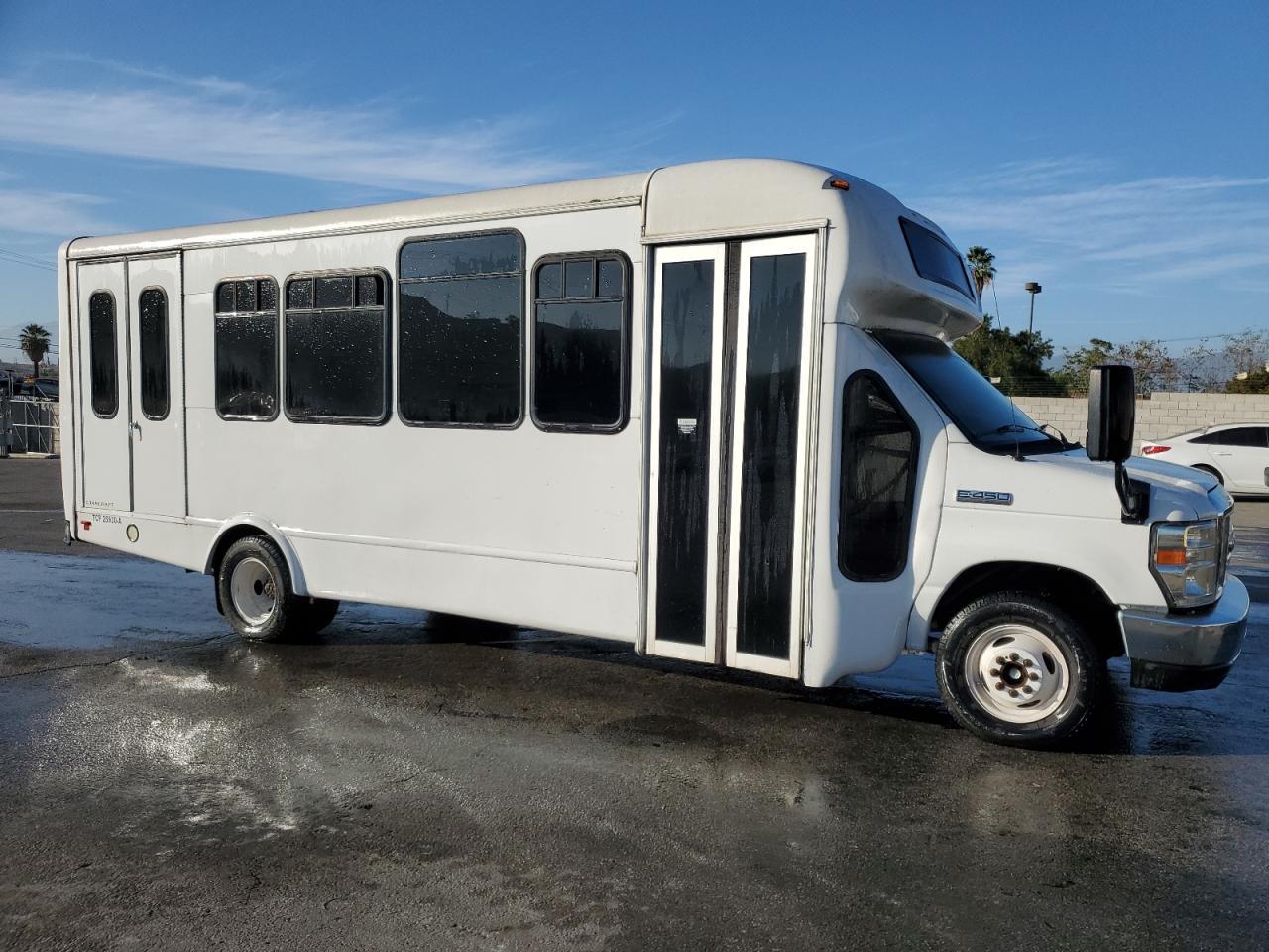 2016 Ford Econoline E450 Super Duty Cutaway Van