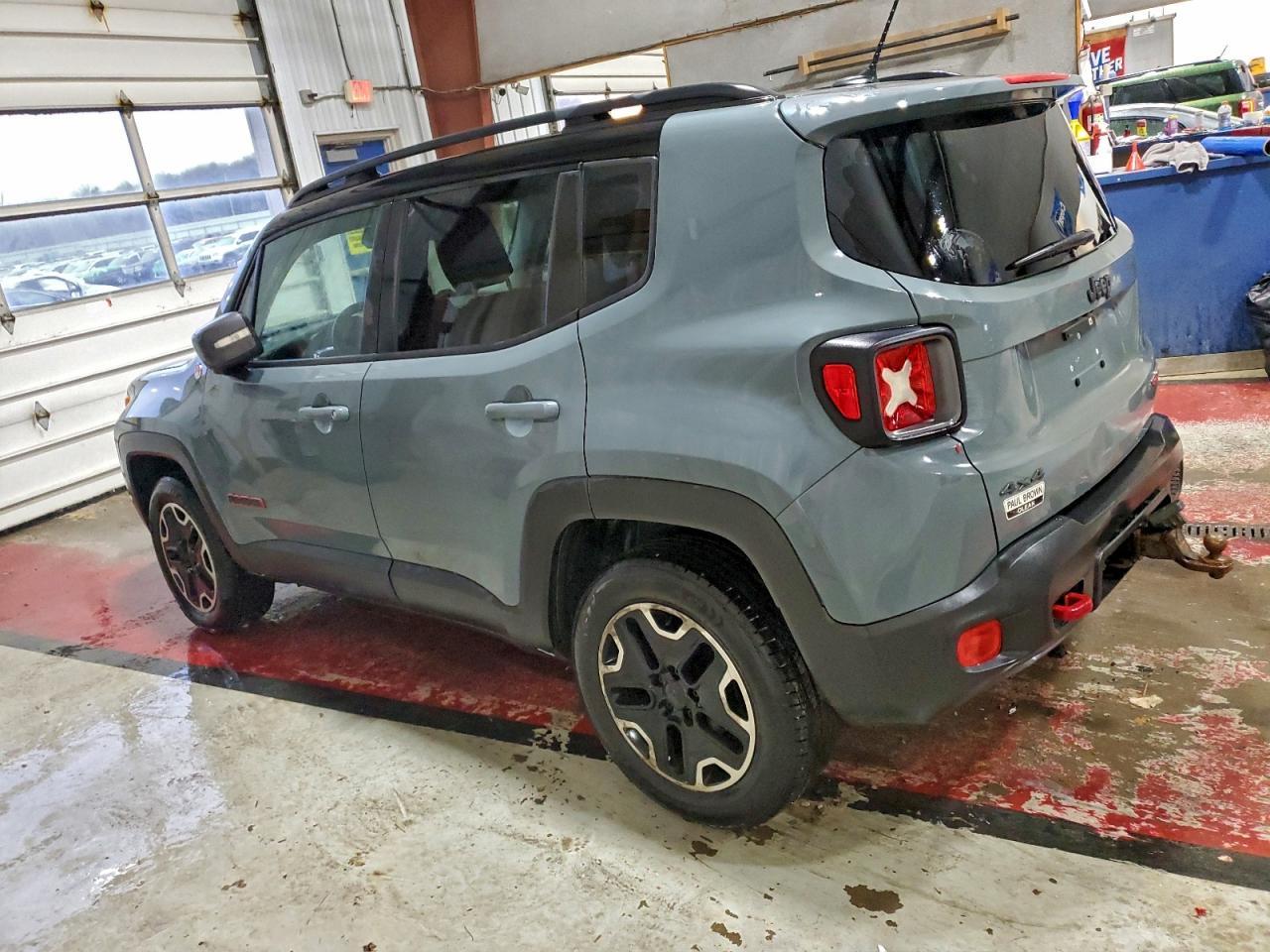 2015 Jeep Renegade Trailhawk - Фото 2