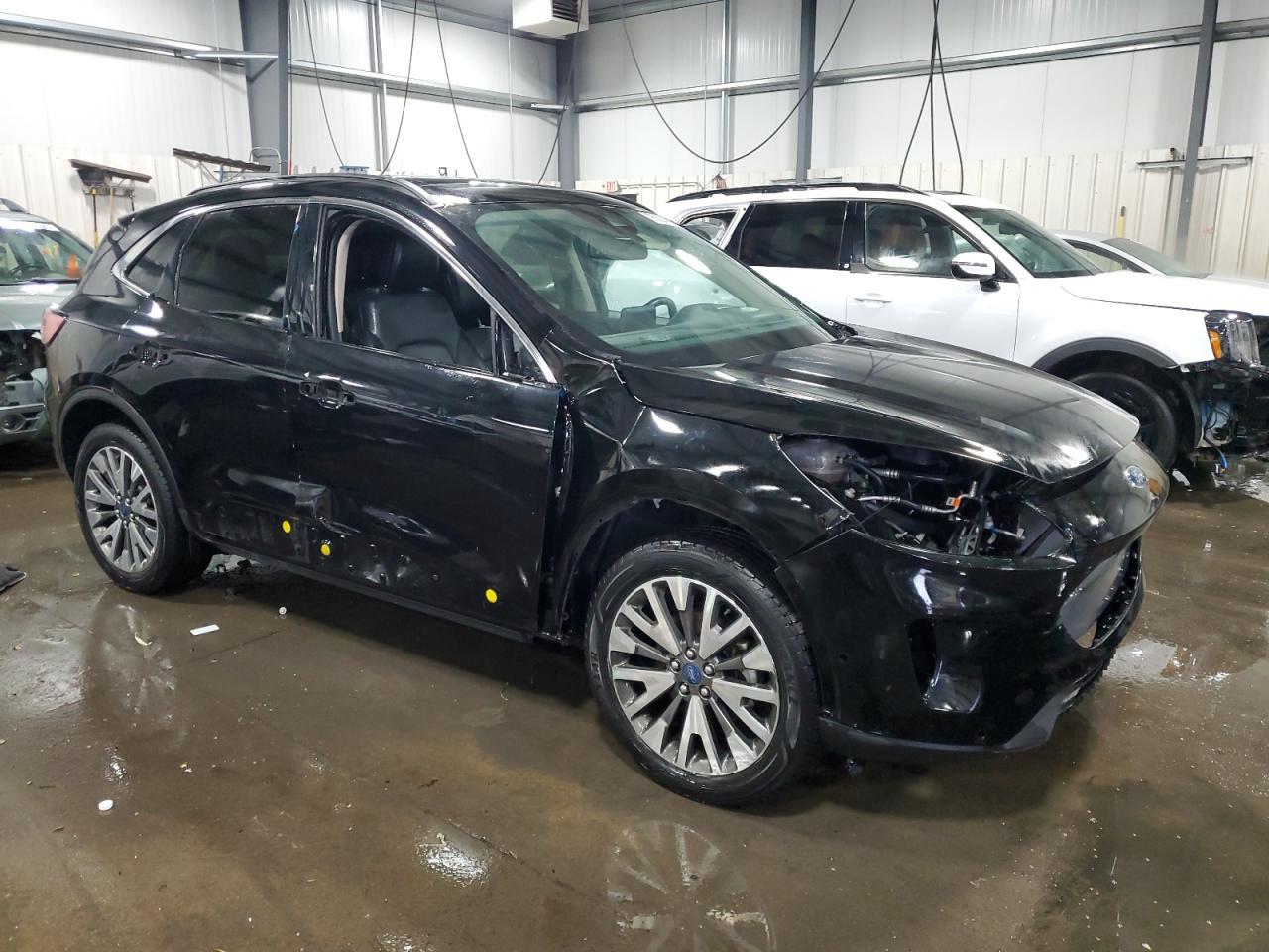 2020 Ford Escape Titanium - Image 4