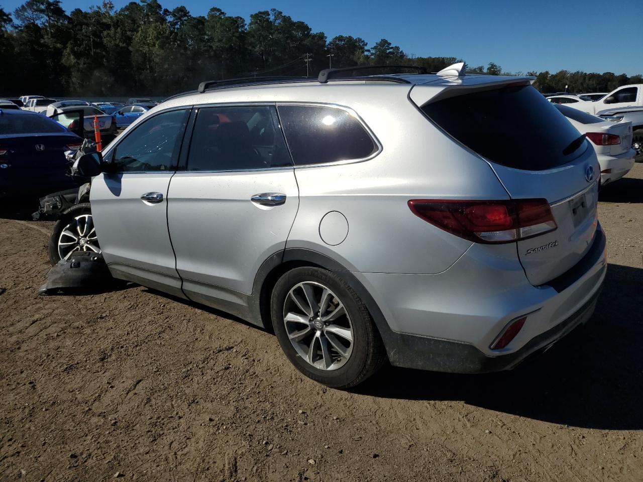 2017 Hyundai Santa Fe Se - Фото 2