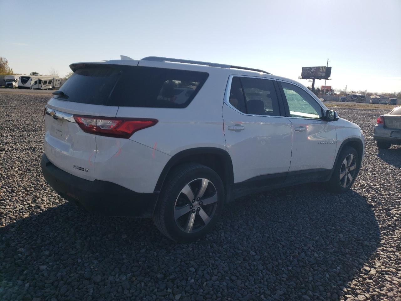 2018 Chevrolet Traverse Lt - Image 3