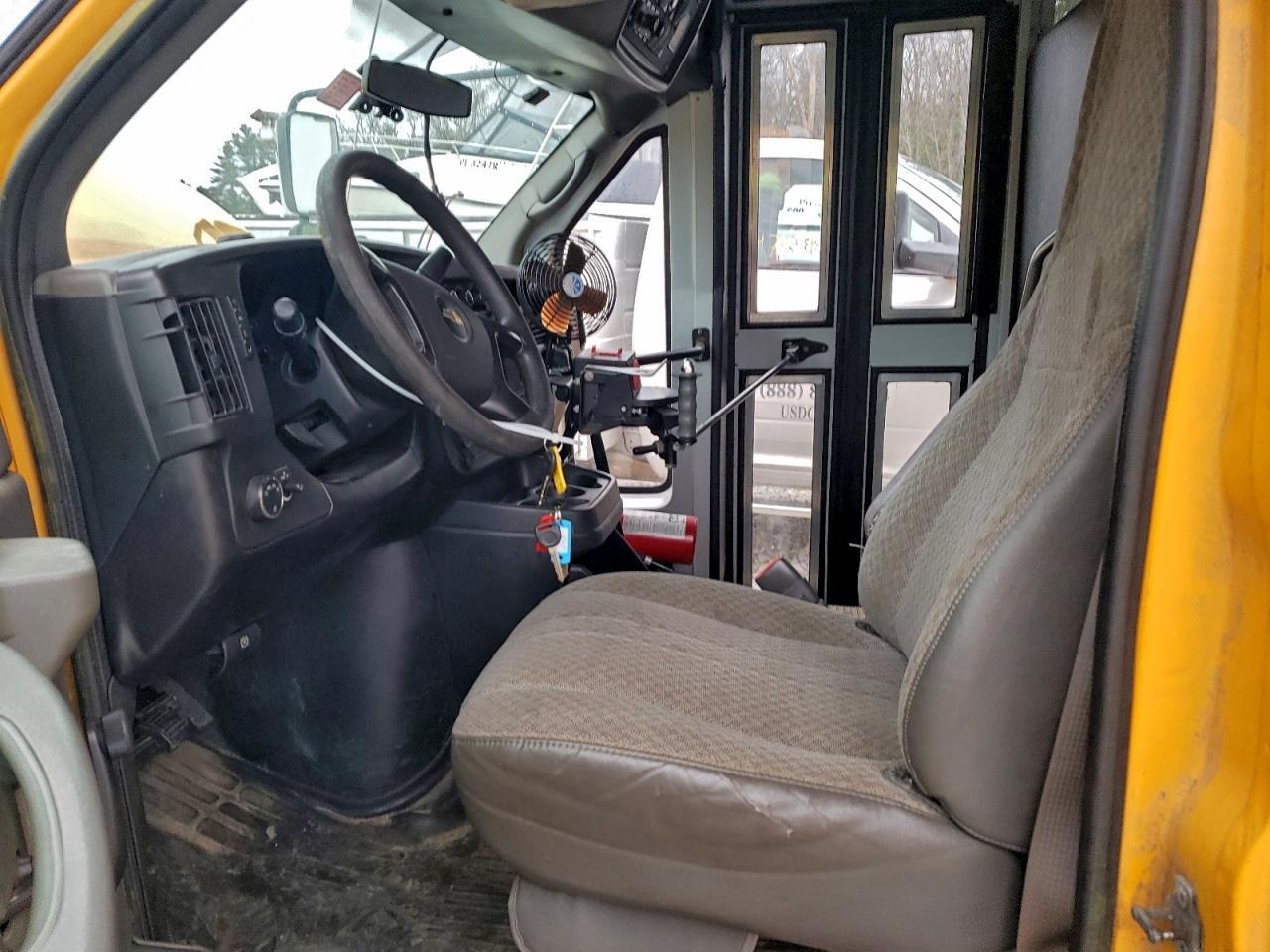 2012 Chevrolet Express School Bus - Фото 5