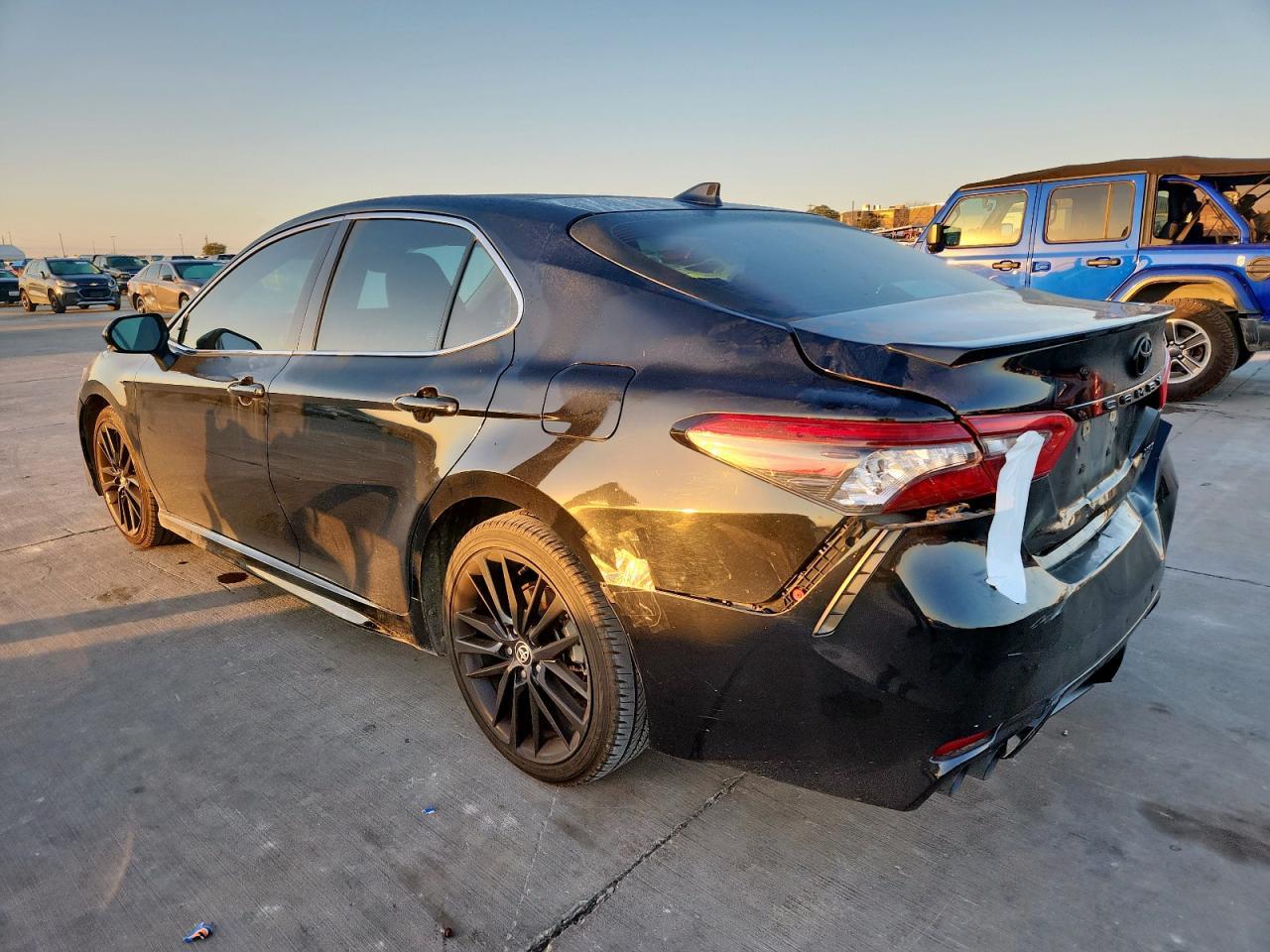 2021 Toyota Camry Xse - Фото 2