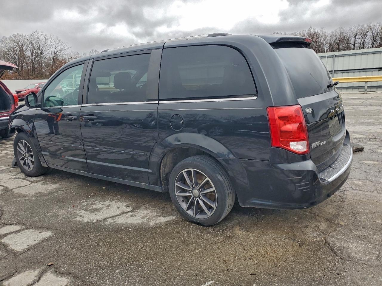 2017 Dodge Grand Caravan Sxt - Image 2