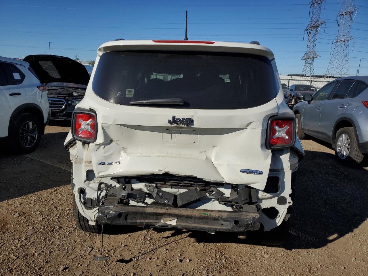 2017 Jeep Renegade Latitude - Image 6