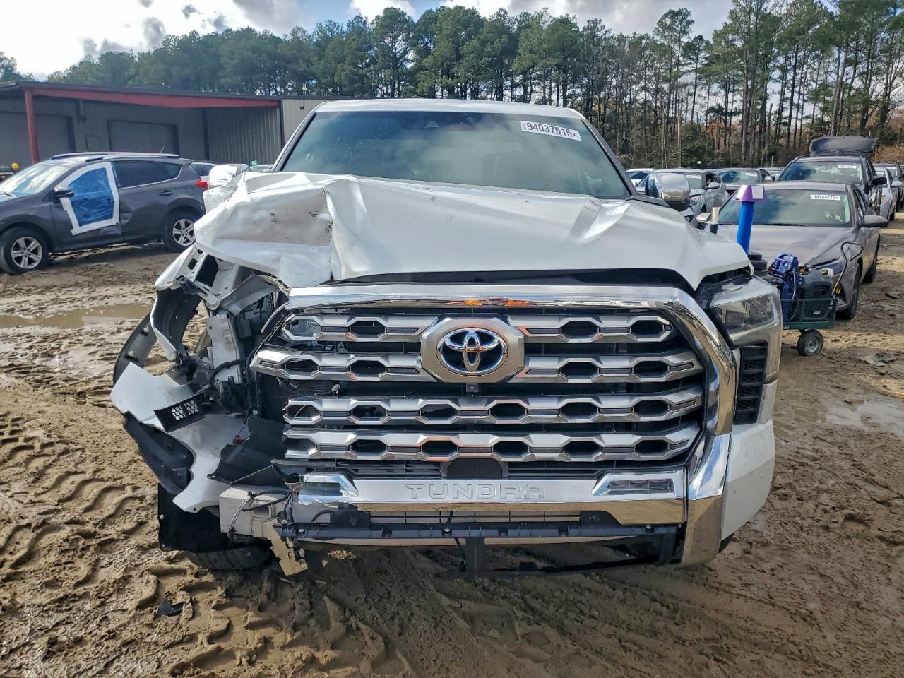 2023 Toyota Tundra Crewmax Platinum - Image 5