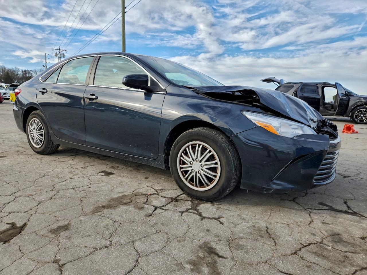 2017 Toyota Camry Le - Фото 4