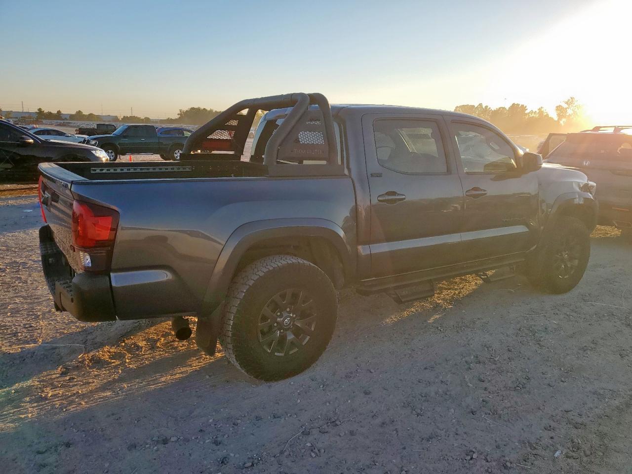2022 Toyota Tacoma Double Cab - Image 3