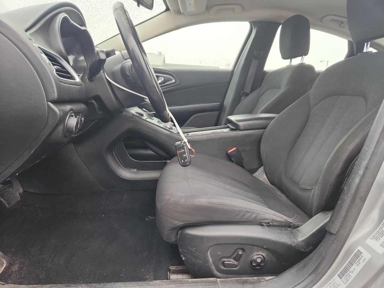 2015 Chrysler 200 Limited - Фото 7