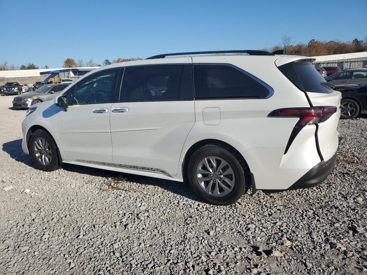 2022 Toyota Sienna Xle - Фото 2
