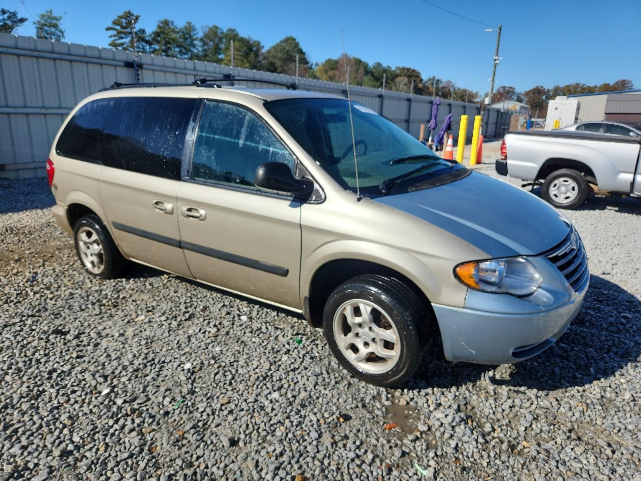 2005 Chrysler Town & Country - Image 4