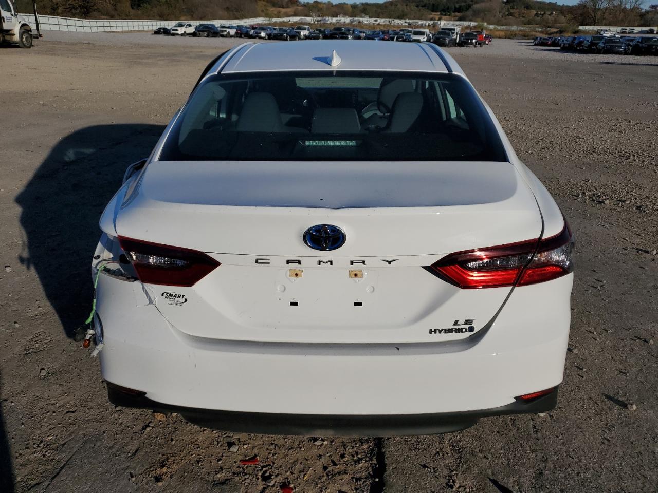 2021 Toyota Camry Le - Фото 6