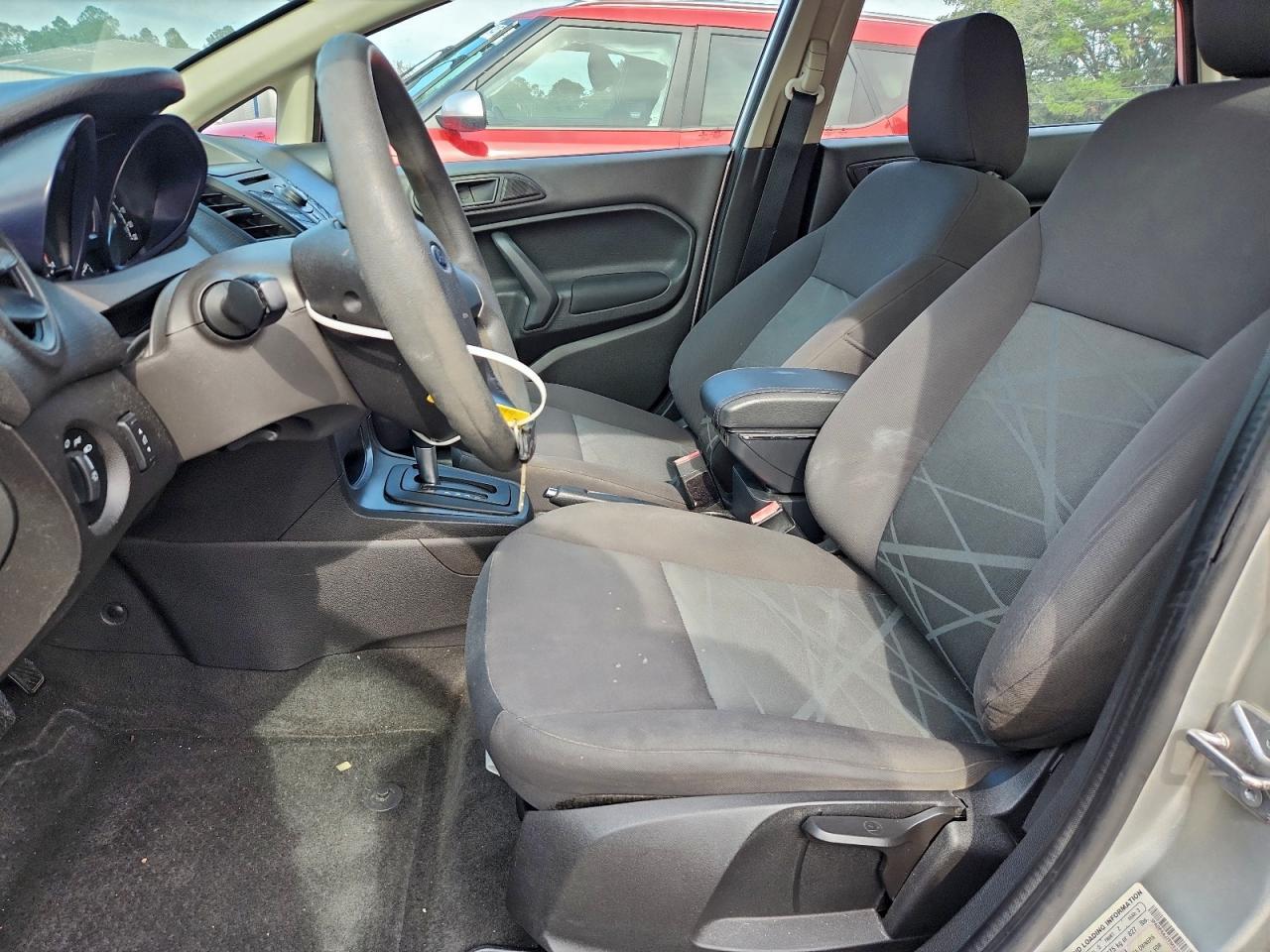 2015 Ford Fiesta S - Фото 7